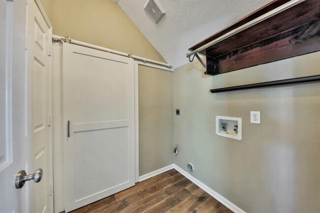 Building Photo - 5831 Sawyer Bend Ln