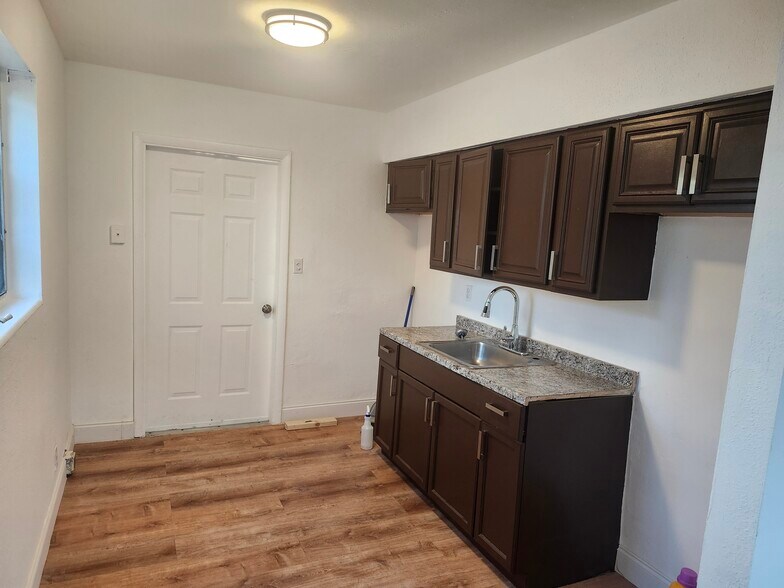 Building Photo - 732 NW 5th Ct