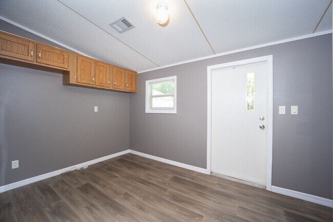 Building Photo - 3BR/2BA Mobile Home with 2 Acres in Weirsdale