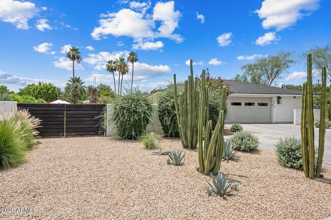 Building Photo - 6919 E Vista Dr