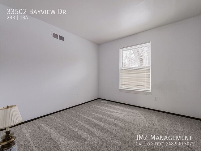 Building Photo - Welcome to this beautiful 2 bedroom, 1 bat...