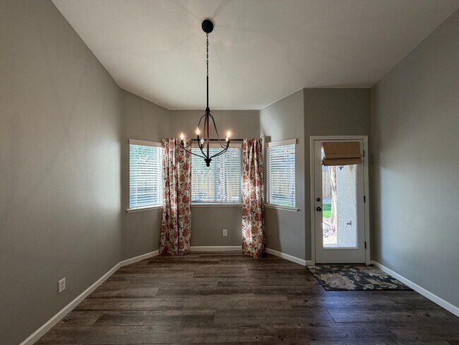 Building Photo - 2785 E Shea Dr