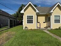 Building Photo - 222 Soniat Ave
