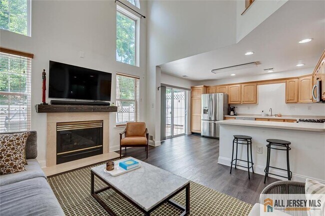 Building Photo - 403 Somerset Ct