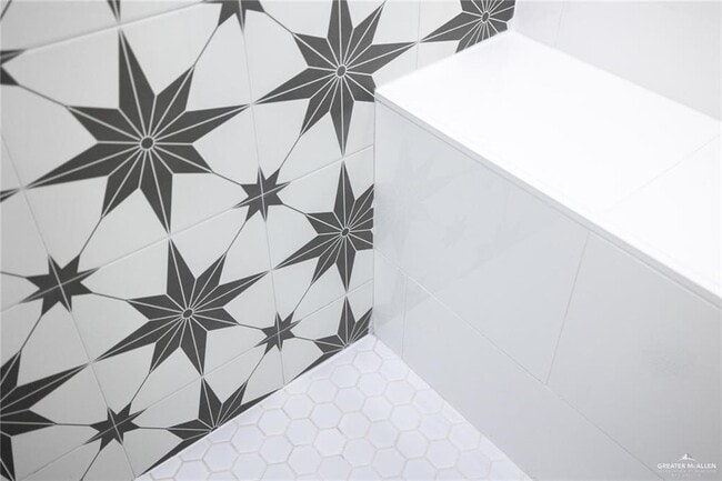 Building Photo - 19 Rabbit Run Ave