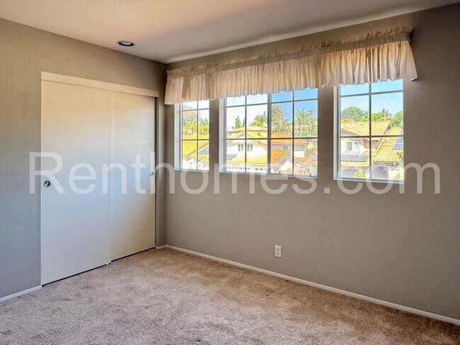 Building Photo - 1737 Willowhaven Rd