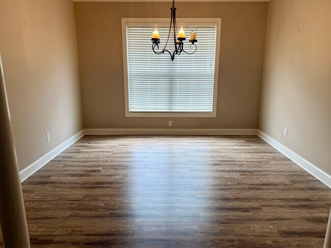 Building Photo - 364 Spring Hill Dr