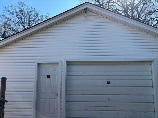 Building Photo - 4623 Violet Ave