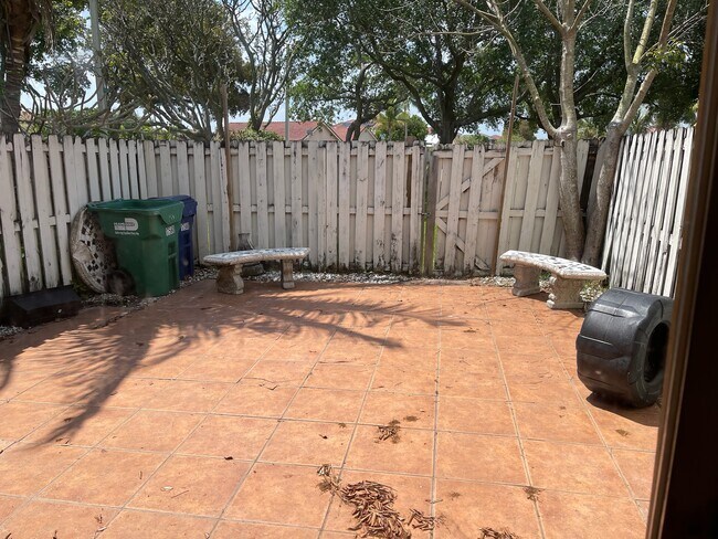 Building Photo - 17560 SW 140th Ct