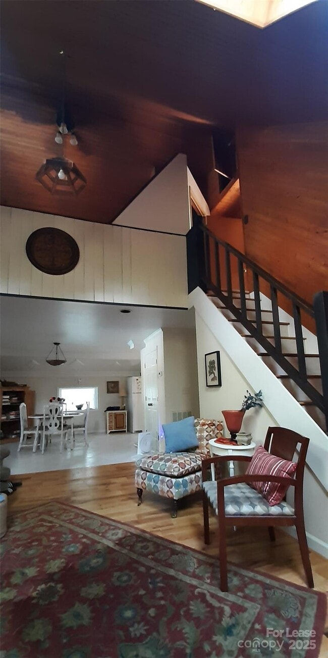 Building Photo - 21021 Entrada Dr