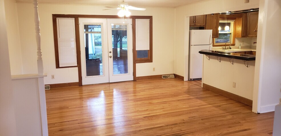 Building Photo - 6512 Springfield Dr