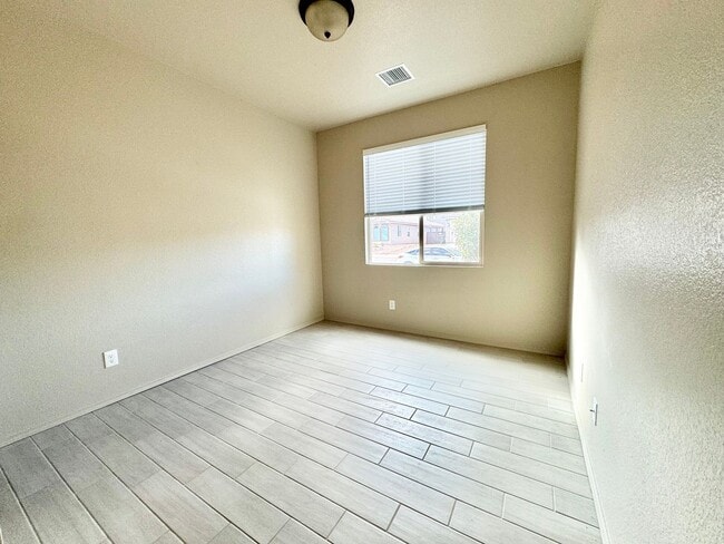 Building Photo - 3BR/2BA/2CG, 1570 sq.ft. rental built in 2...