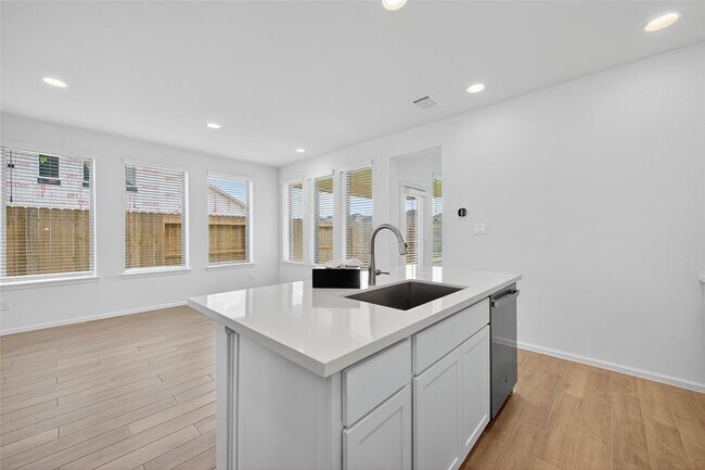 Building Photo - 10730 Aquila Star Dr
