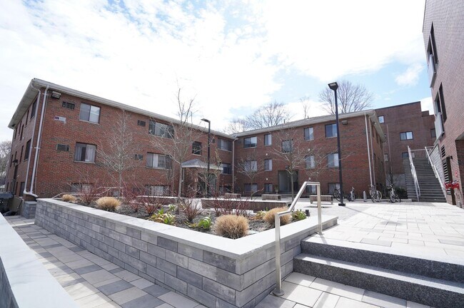 Building Photo - 394 Langley Rd