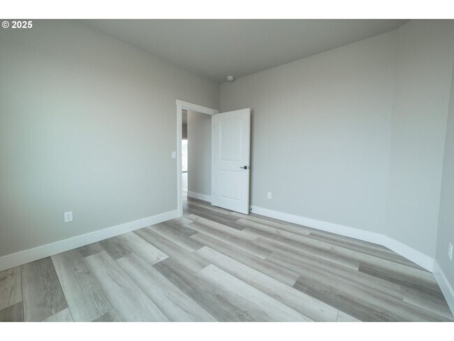 Building Photo - Stunning South Hill Home in Umatilla!!