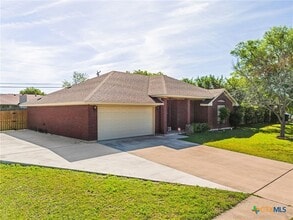 Building Photo - 3923 Oak Valley Dr