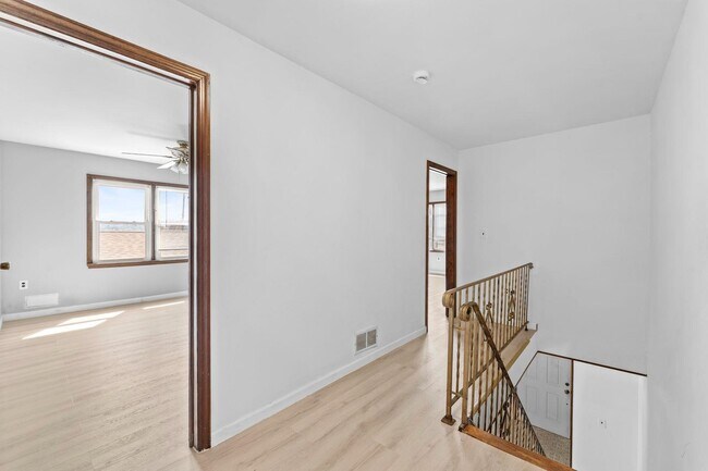 Building Photo - 10 Blanche St
