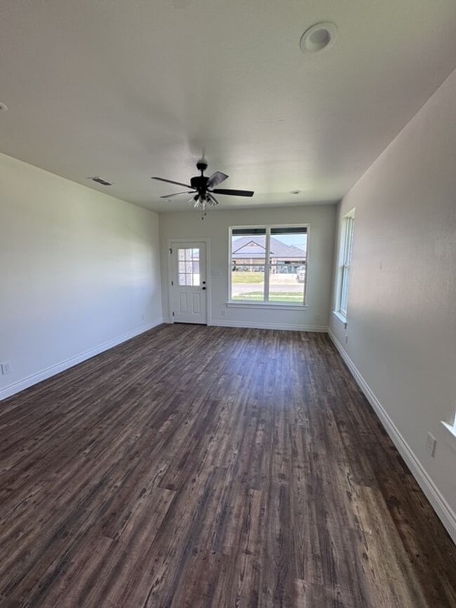 Building Photo - Sawdust Duplex