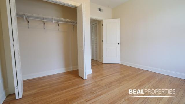 Building Photo - 1 bedroom in CHICAGO IL 60613