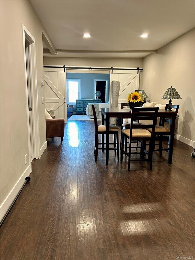 Primary Photo - 9 1st St