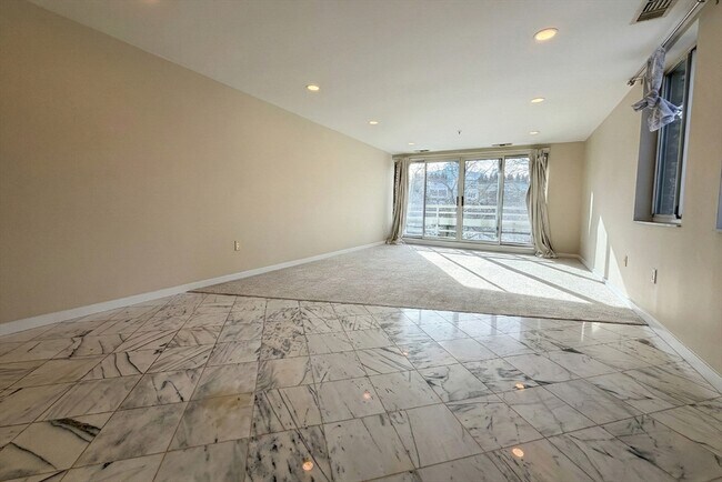 Building Photo - 4 Canal Park