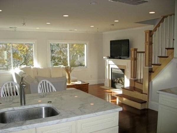 Building Photo - 532 E 8th St