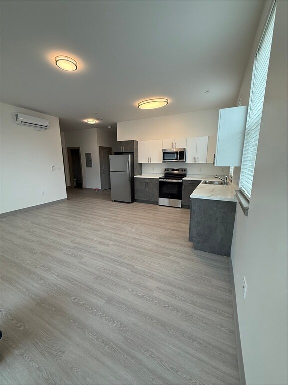 Building Photo - 626 Main St