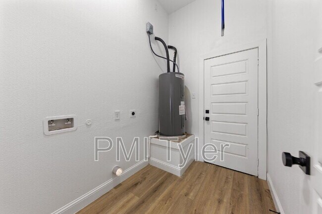 Building Photo - 1259 Bonham St