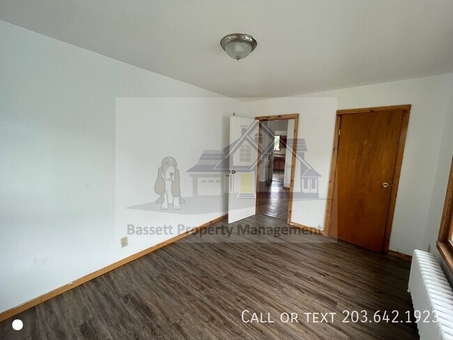 Building Photo - 617 Elm St