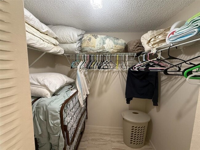 Building Photo - 6279 Sun Blvd