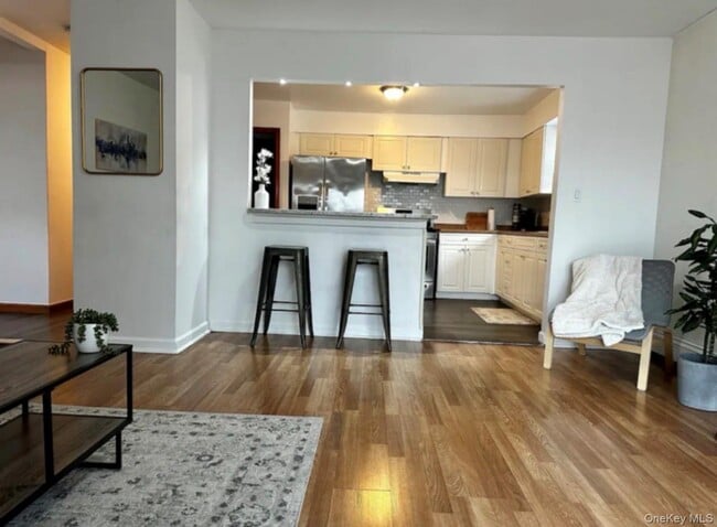 Building Photo - 92-12 25th Ave