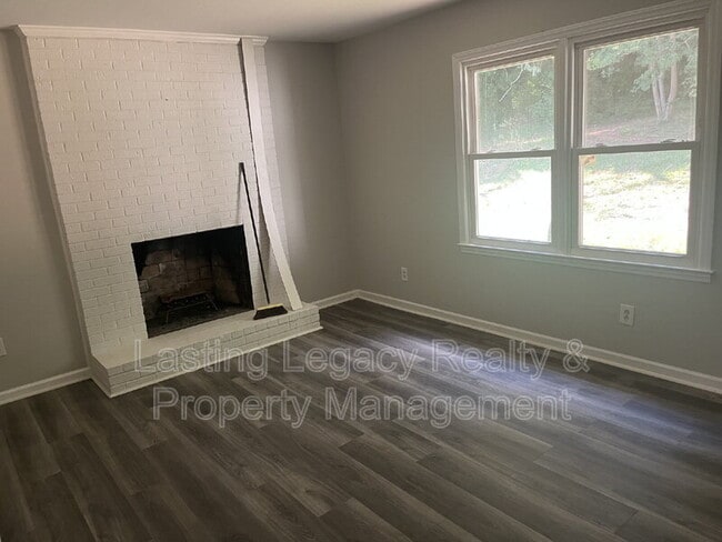 Building Photo - 4749 Eastwin Dr