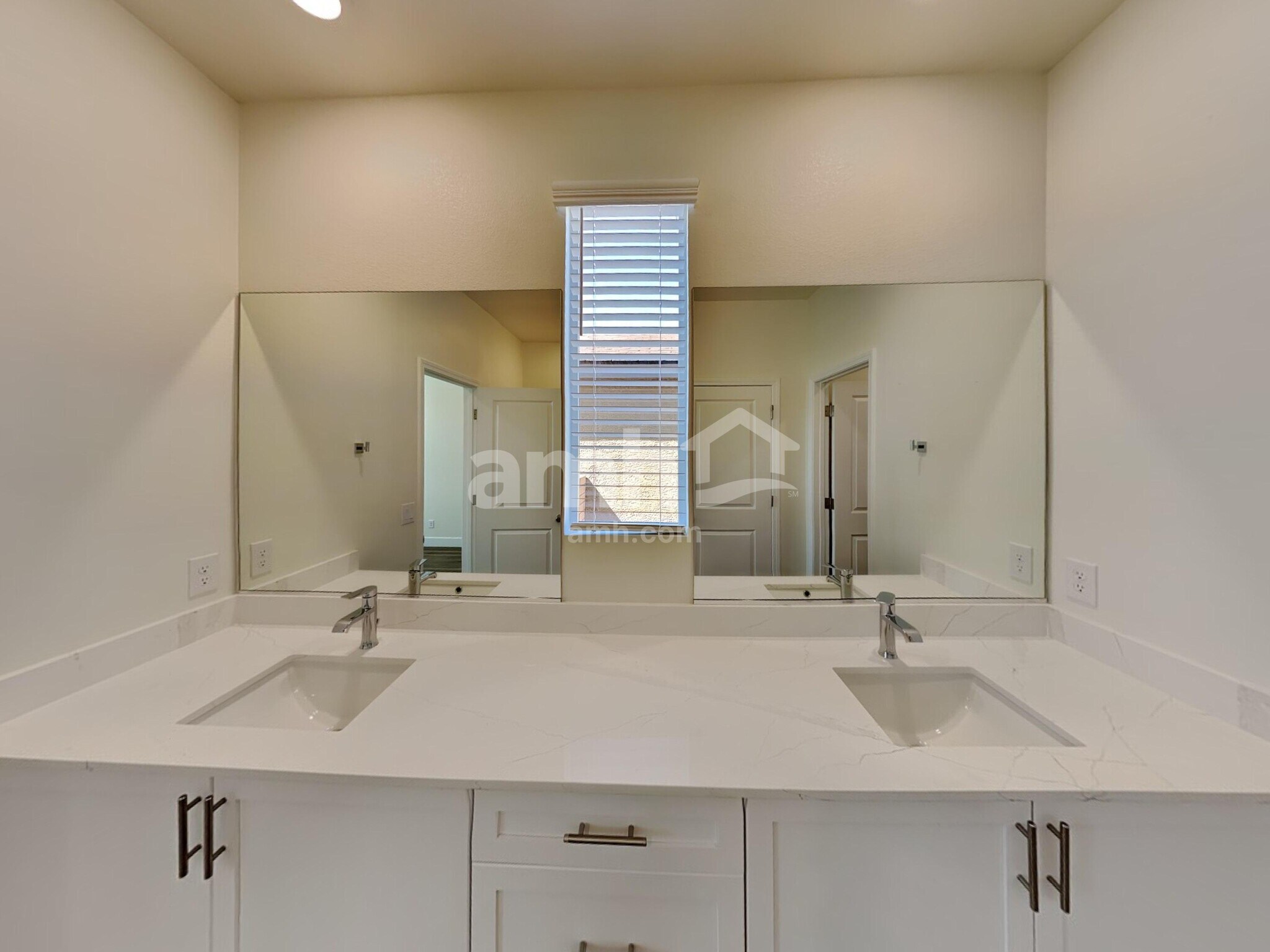 Building Photo - 513 Silverbell Fls Pl