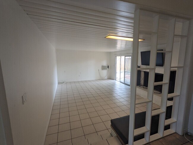 Building Photo - Updated 5 bedroom 3 bathroom house w/ HUGE YARD