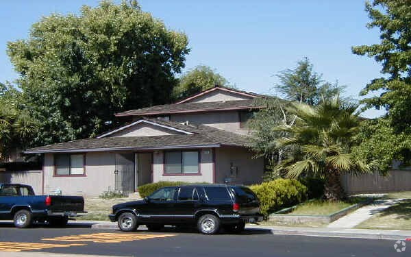 Building Photo - 2408 L St