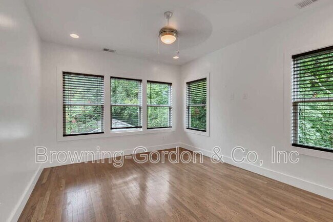 Building Photo - 1137B Kirkland Ave