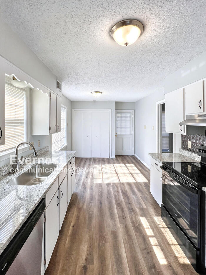 Building Photo - 6630 Hampstead Cove