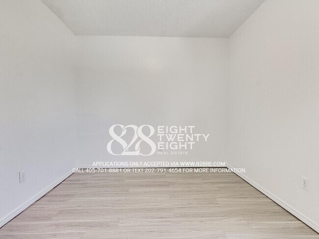 Building Photo - AVAILABLE NOW! 2 bed/1 bath Apartment at W...