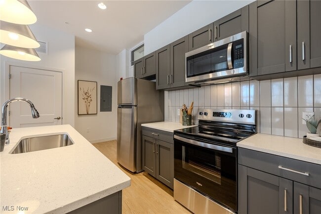 Building Photo - 25 E Spaulding St