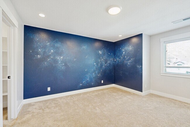 Building Photo - High-End Spacious 4 Bedroom Home in Desirable Highland with Private Backyard and Finished Basement