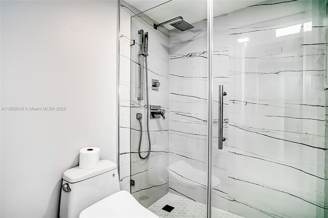 Building Photo - 3140 S Ocean Dr