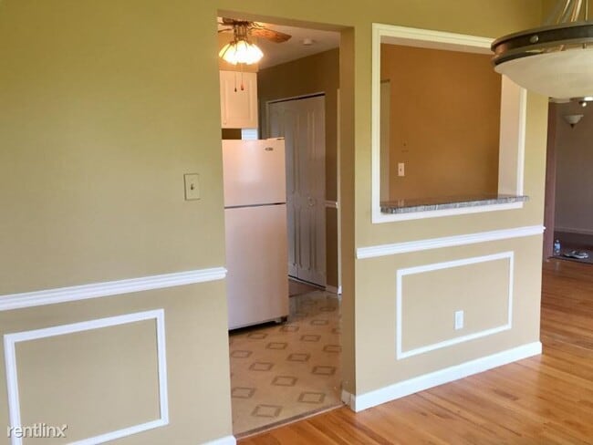 Building Photo - 100 W Hickory Grove Rd