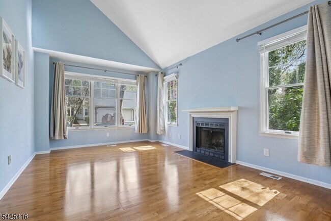 Building Photo - 14 Exeter Rd