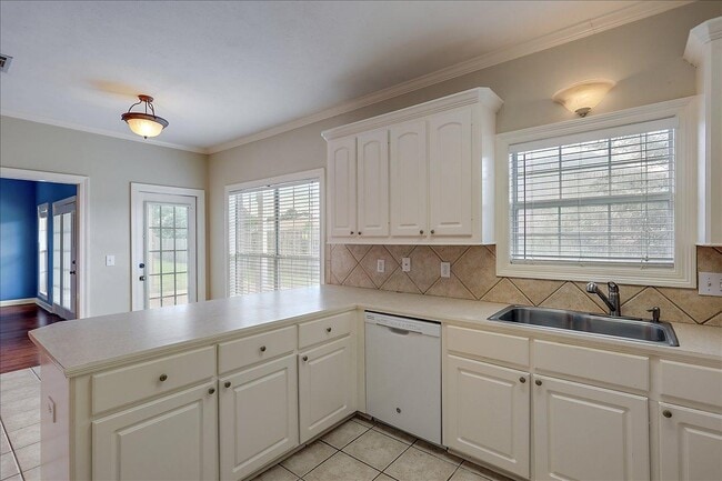 Building Photo - 108 Turnberry Cv