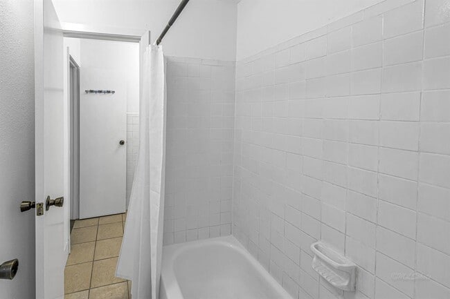 Building Photo - 32 E Rivercrest Dr
