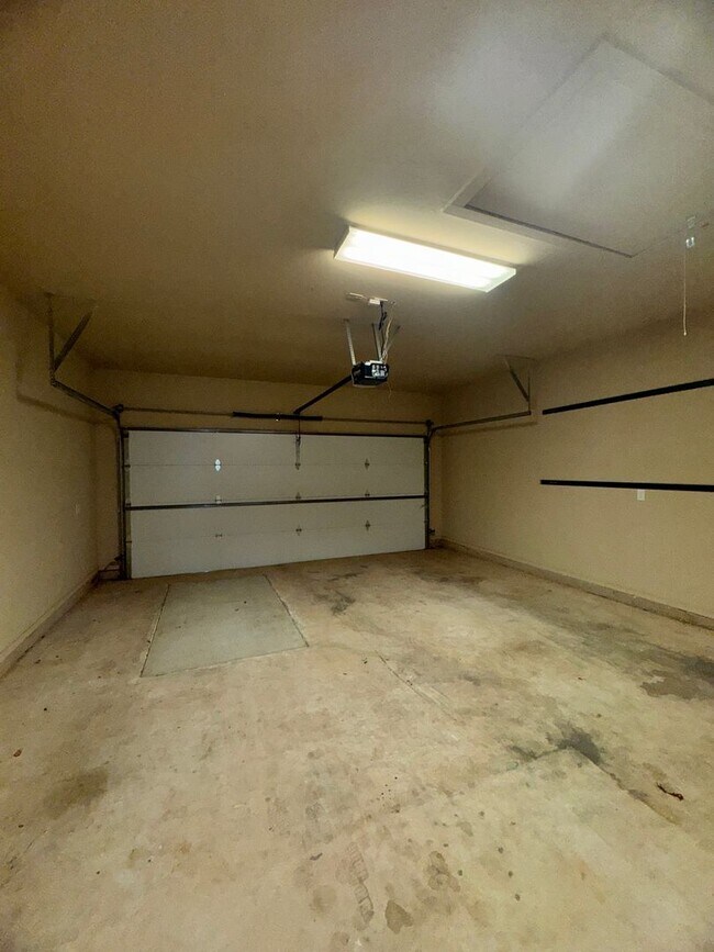 Building Photo - 3 Bed 2 Bath in Edmond!