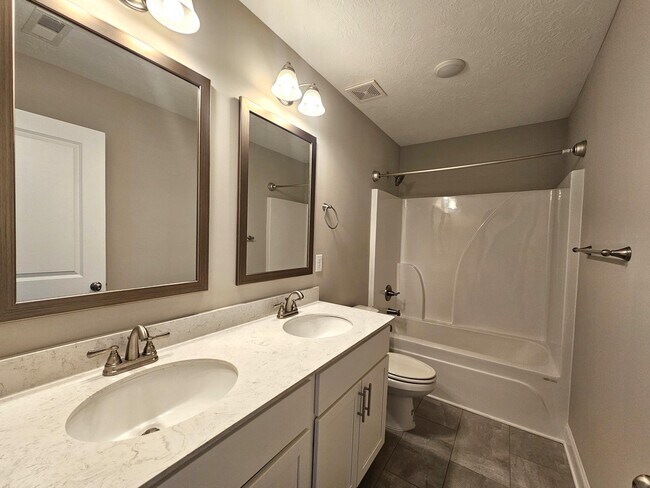 Building Photo - 710 Navan Ln