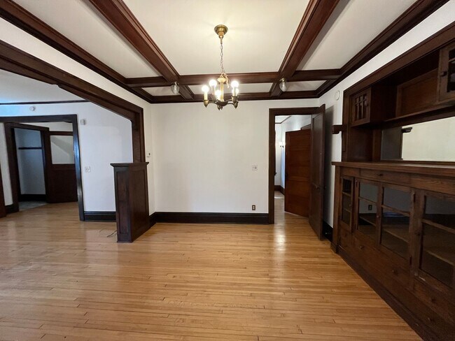 Building Photo - 1408 18th Ave N