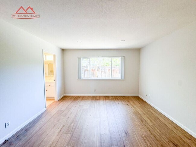 Building Photo - 1535 Albatross Dr
