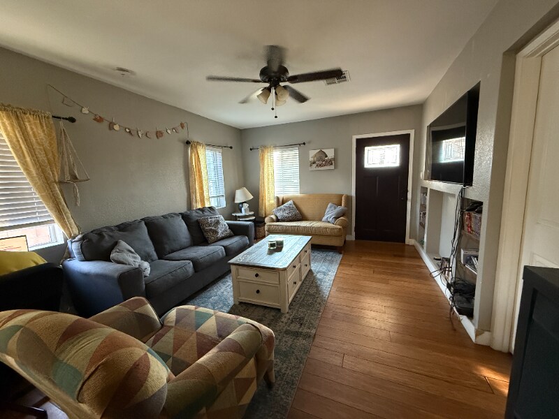 Building Photo - 359 N 21st Ave